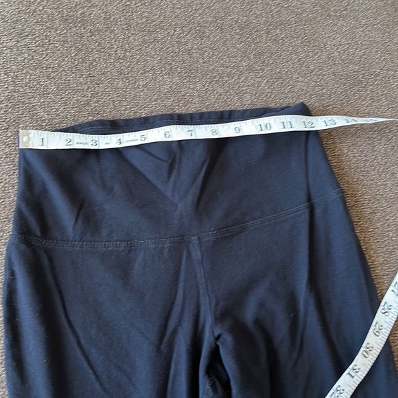 NWOT Reebok black capri leggings. Size S/P
Excellent condition - Picture 5 of 6